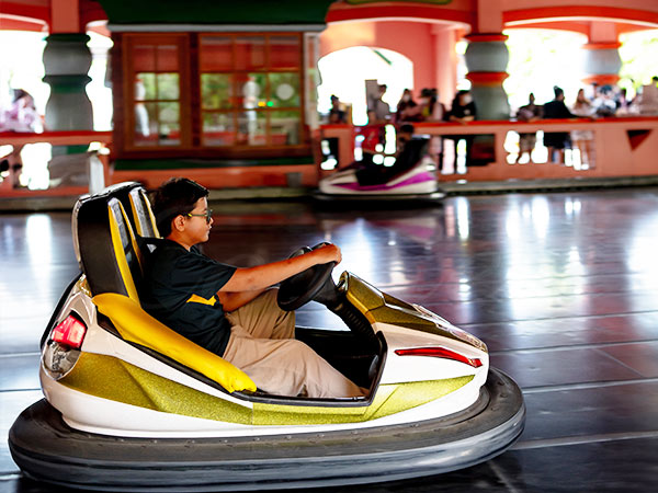 Frosted splicing bumper car
